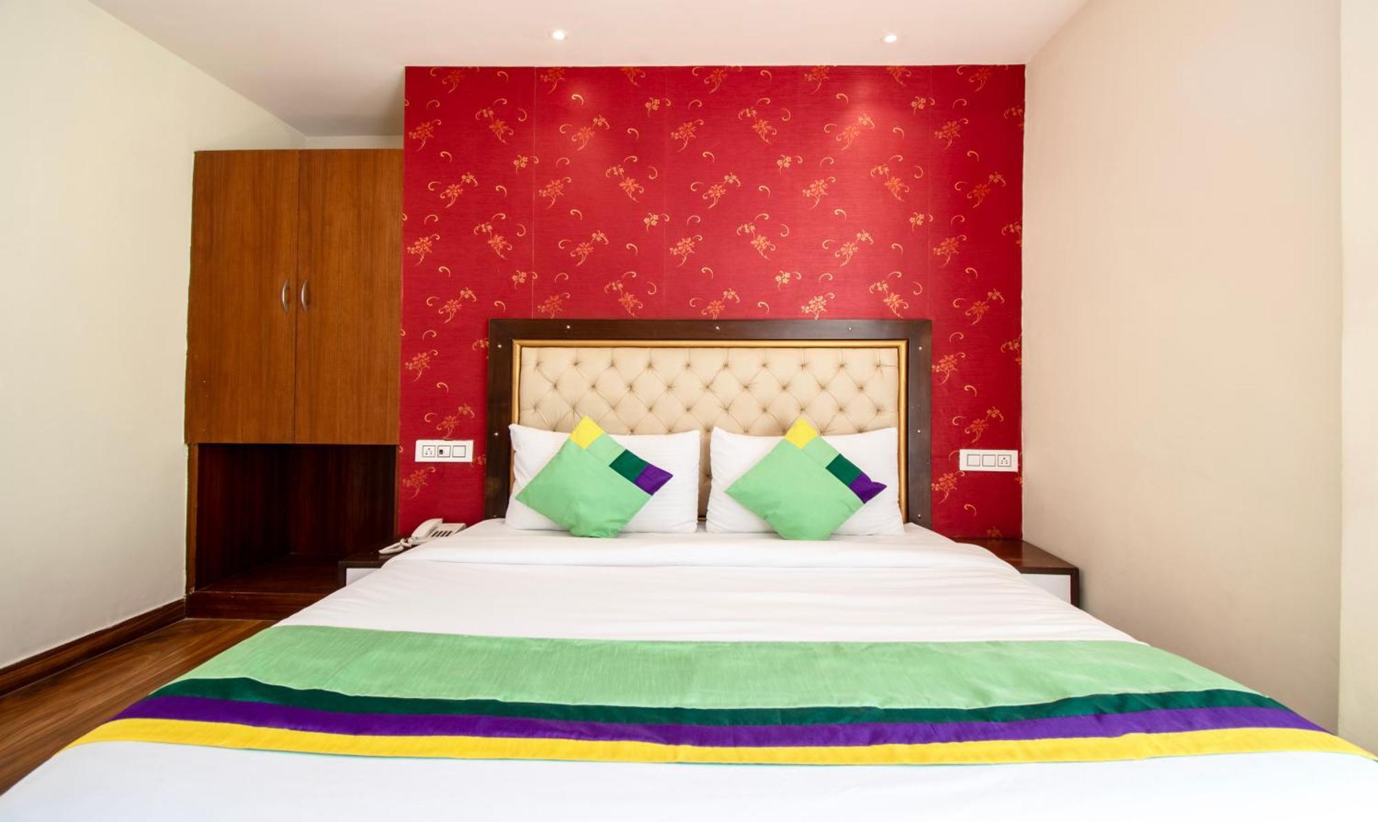 Hotel Ambika Residency, Near Hidimba Devi Temple Manāli Esterno foto