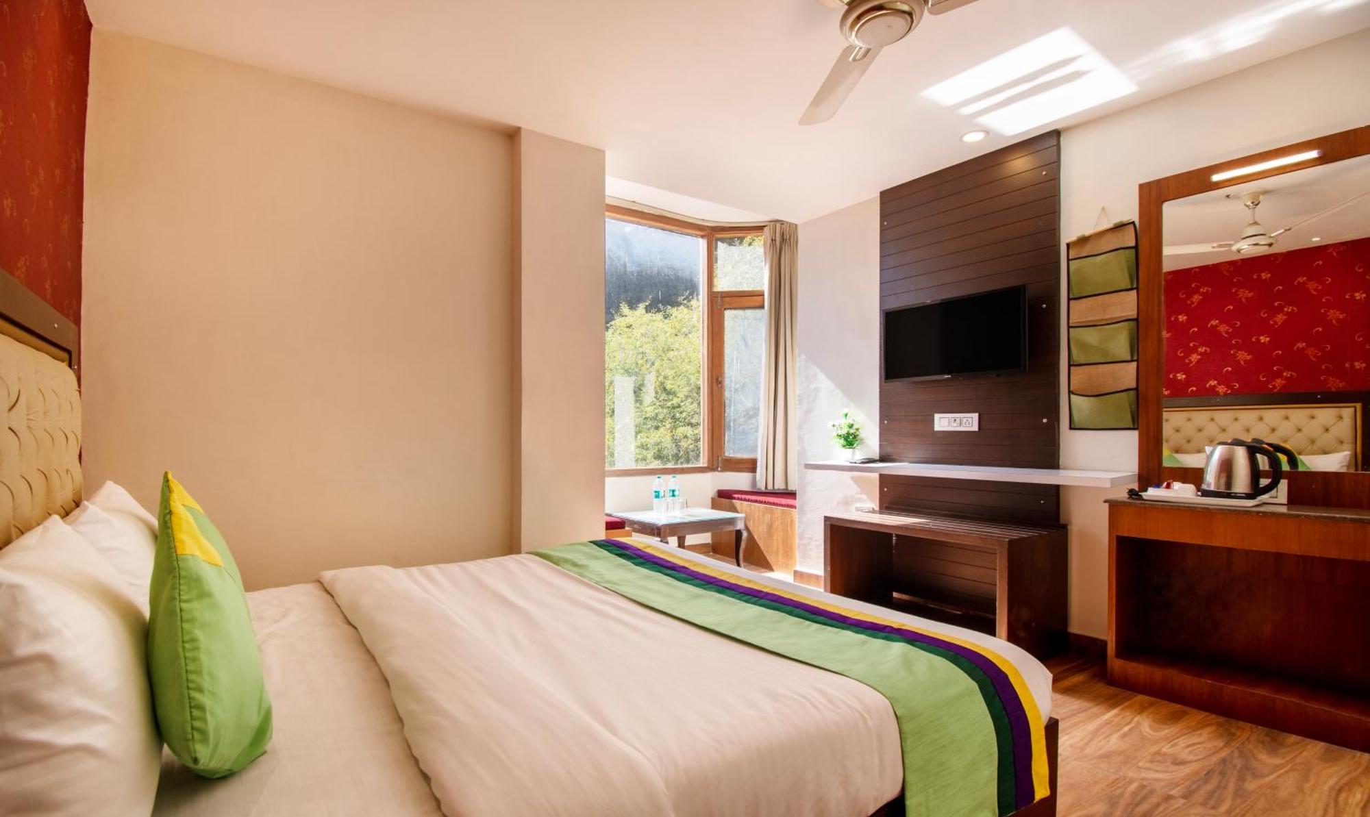 Hotel Ambika Residency, Near Hidimba Devi Temple Manāli Esterno foto
