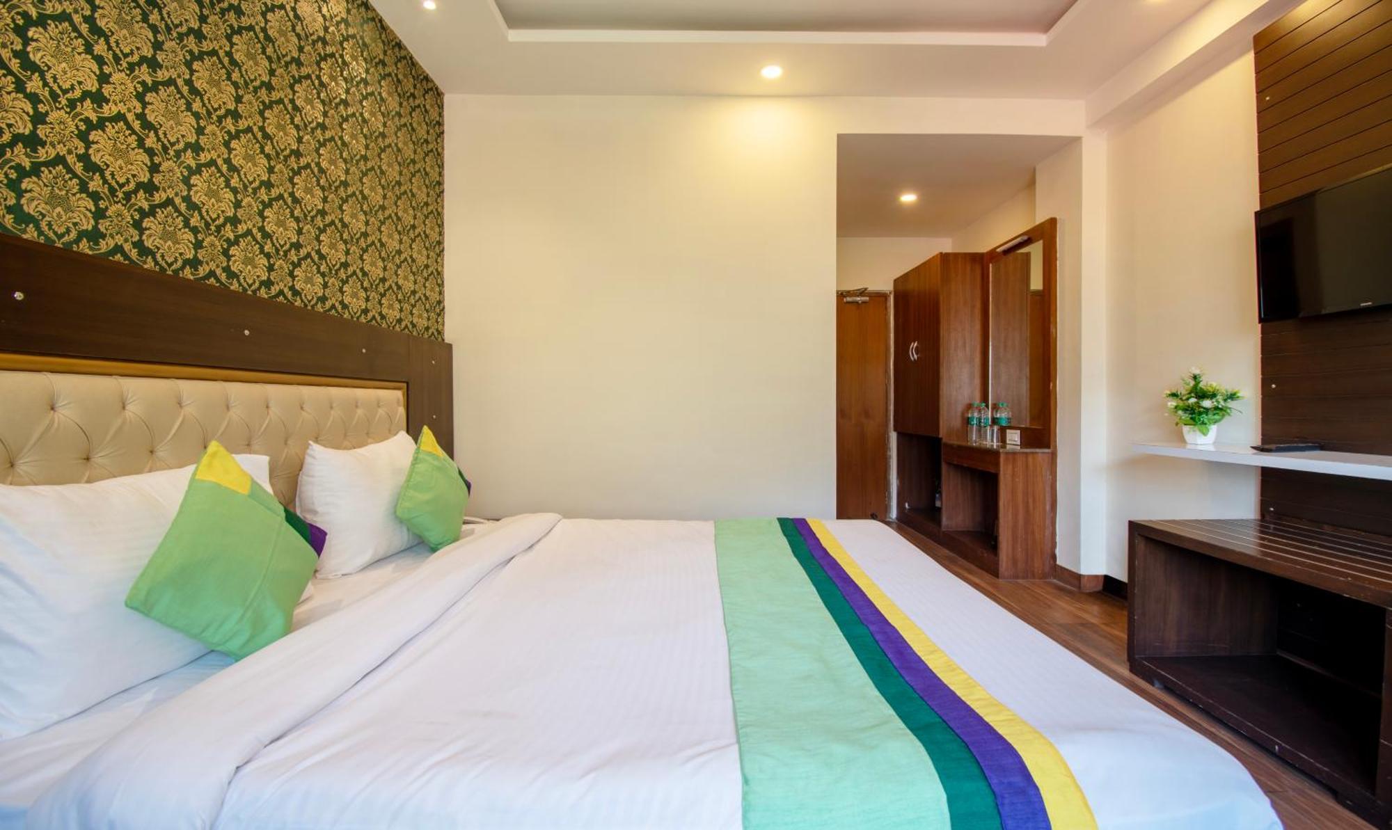 Hotel Ambika Residency, Near Hidimba Devi Temple Manāli Esterno foto