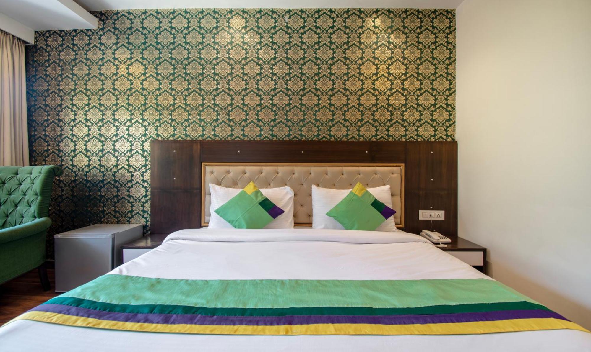 Hotel Ambika Residency, Near Hidimba Devi Temple Manāli Esterno foto