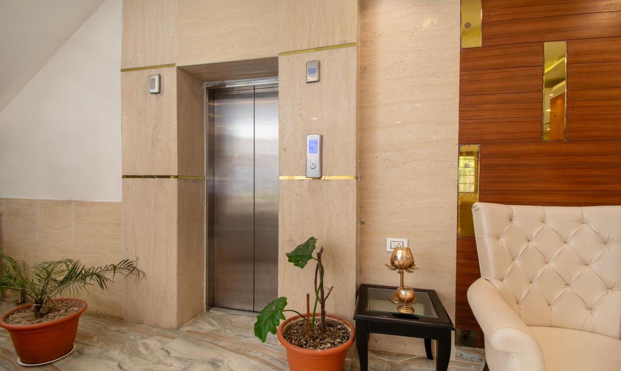 Hotel Ambika Residency, Near Hidimba Devi Temple Manāli Esterno foto