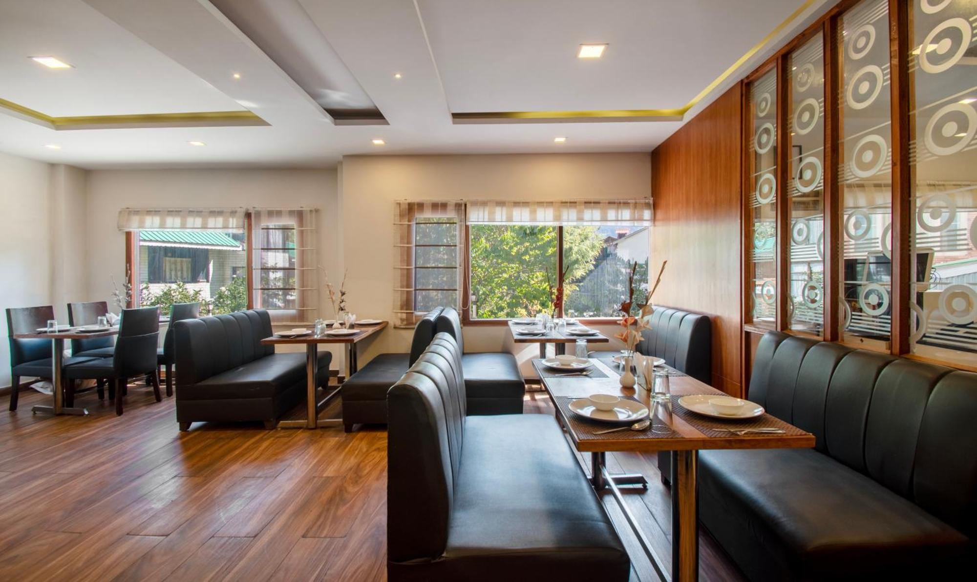 Hotel Ambika Residency, Near Hidimba Devi Temple Manāli Esterno foto