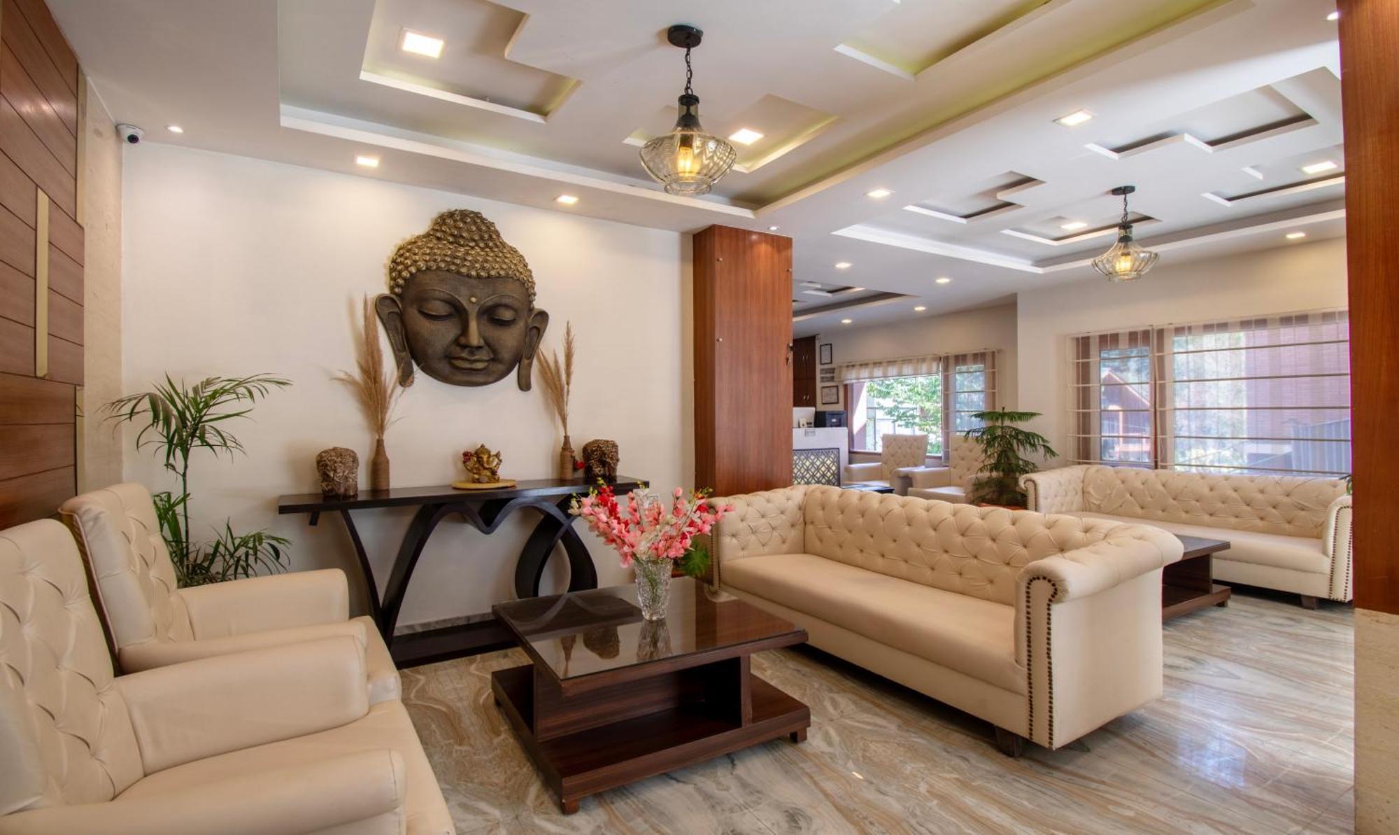 Hotel Ambika Residency, Near Hidimba Devi Temple Manāli Esterno foto