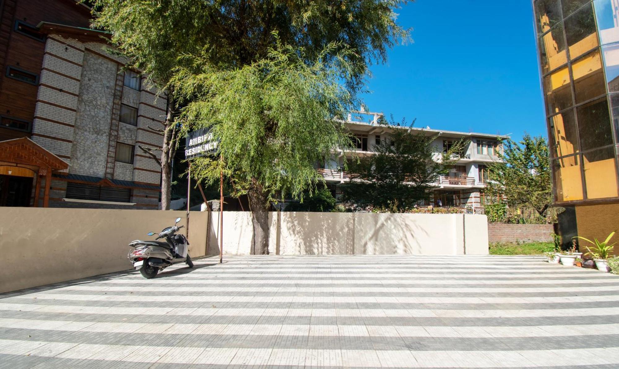 Hotel Ambika Residency, Near Hidimba Devi Temple Manāli Esterno foto